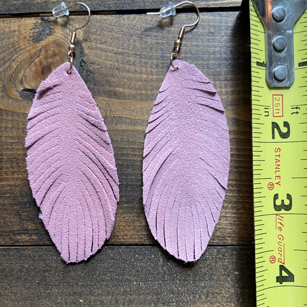 NEW! Boutique Pink Leather Feather Earrings! 🌸 - Picture 5 of 5